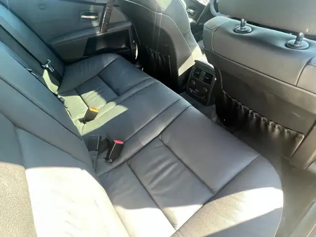 BMW 5 Series view 9