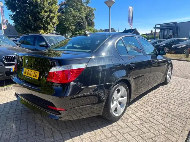 BMW 5 Series view 6