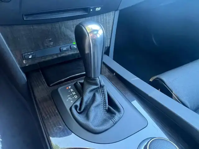 BMW 5 Series view 14