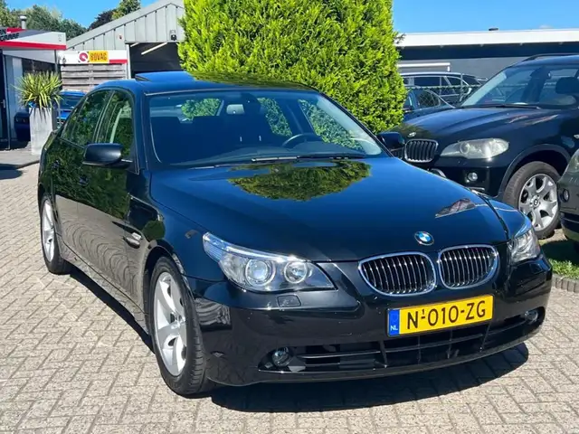 BMW 5 Series view 3