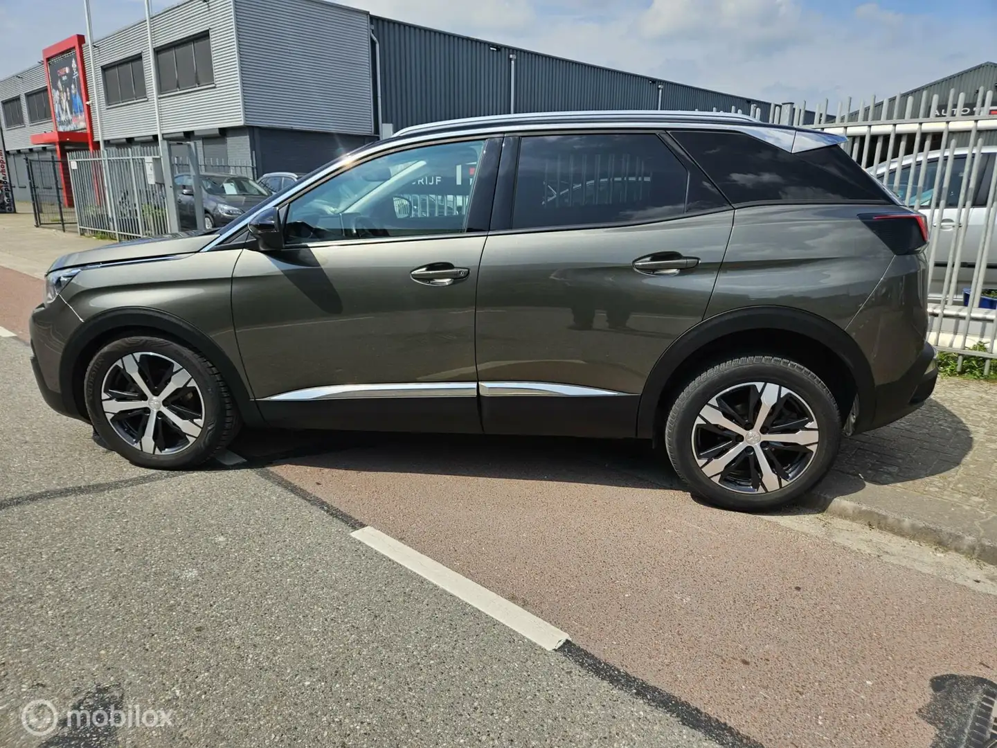 Peugeot 3008 1.2 PureTech Allure Gris - 2