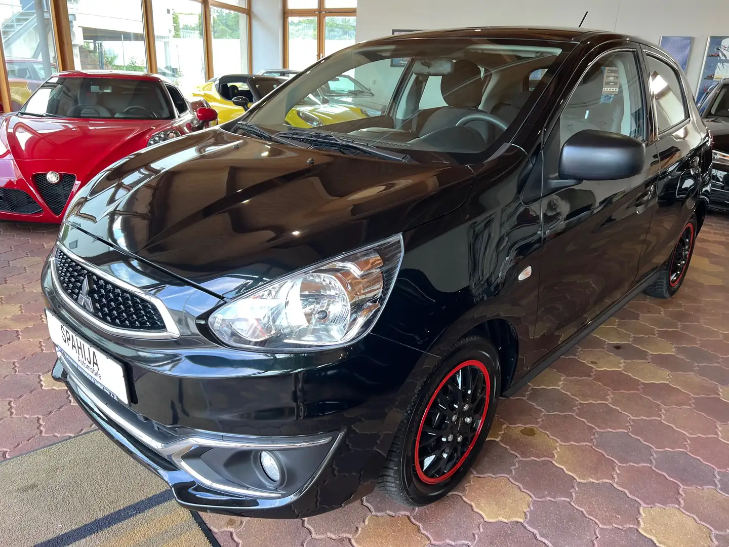 Mitsubishi Space Star Diamant Edition Schwarz - 2