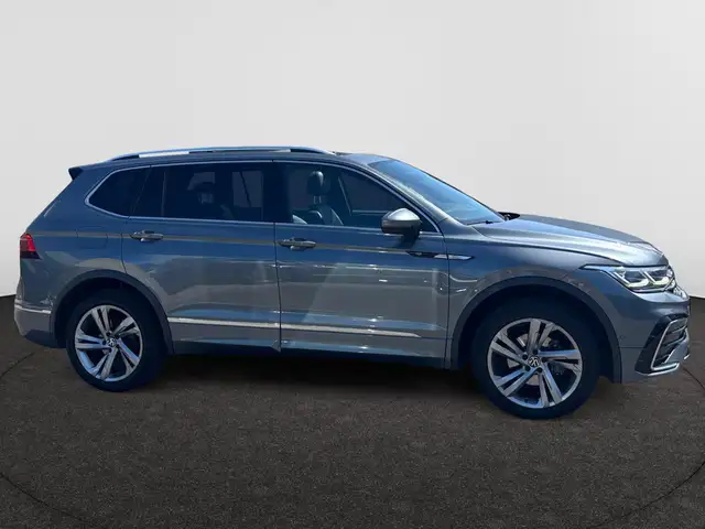 Volkswagen Tiguan Allspace view 6