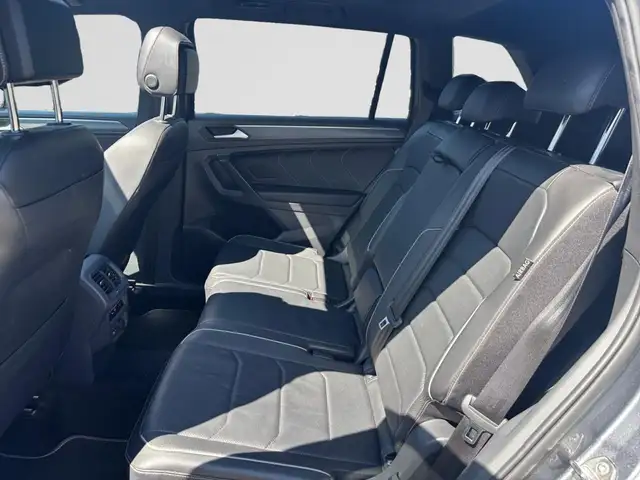 Volkswagen Tiguan Allspace view 11