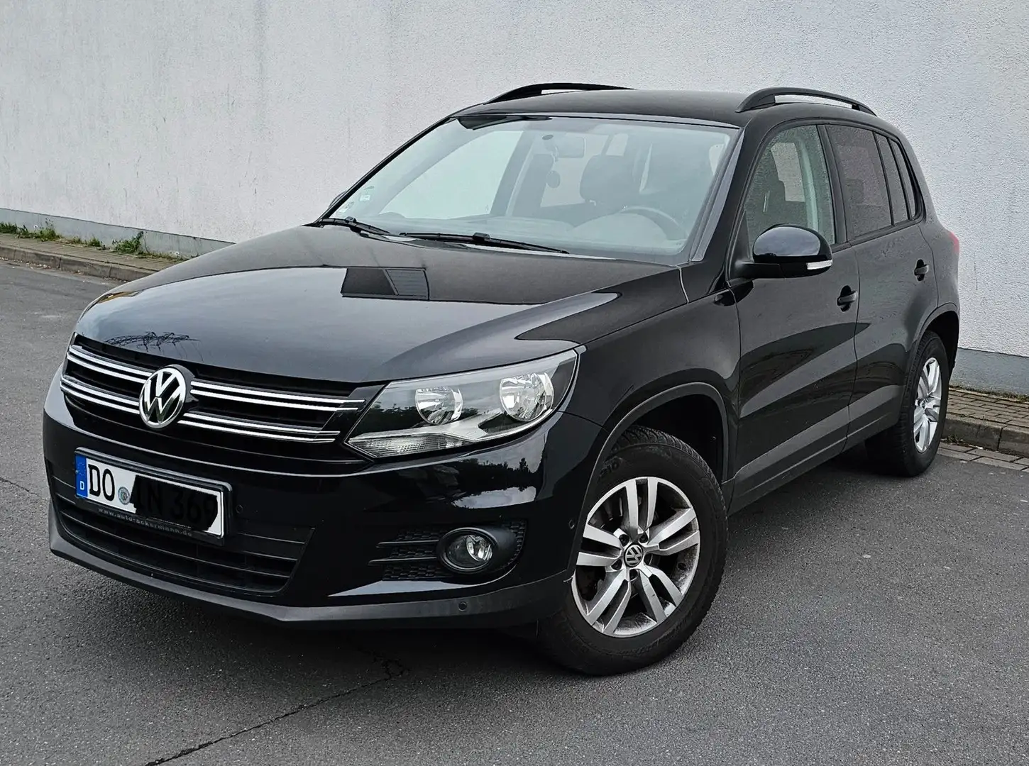 Volkswagen Tiguan 1.4 TSI Trend & Fun BMT Schwarz - 1