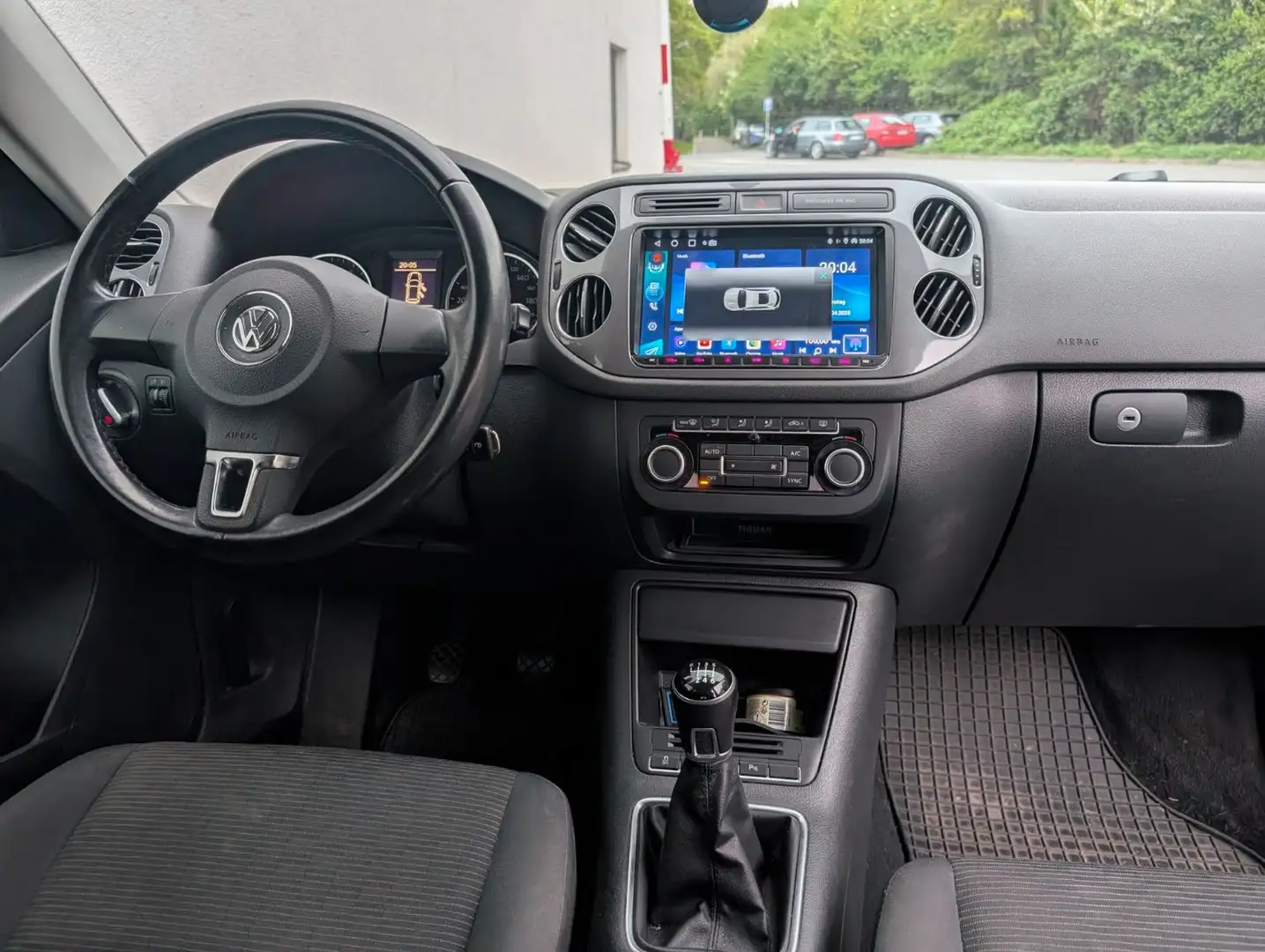 Volkswagen Tiguan 1.4 TSI Trend & Fun BMT Schwarz - 2