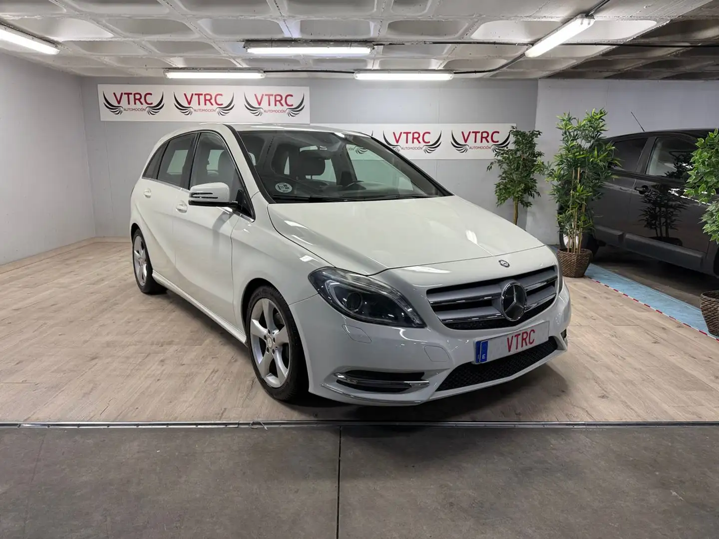 Mercedes-Benz B 180 180CDI BE 7G-DCT (4.75) Blanc - 1