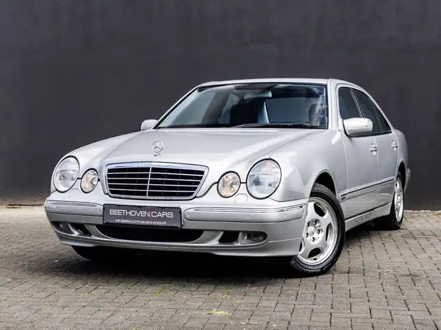 Mercedes-Benz E 280 4MATIC AVANTGARDE 1 HAND LEDER SD