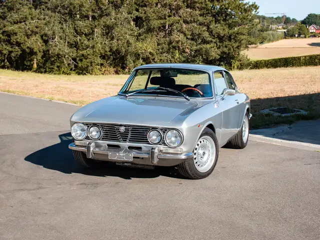 Alfa Romeo 2000 GT Veloce Bertone