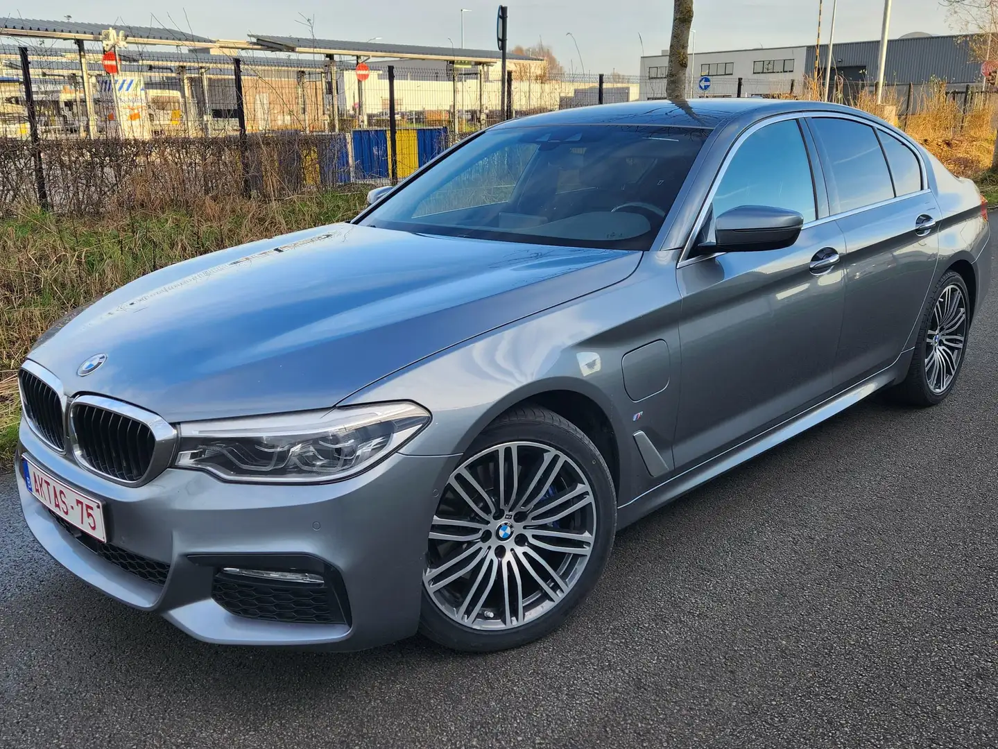 BMW 530 e M pack * 2017 * 2.0 Turbo Benzine / Hybride Zilver - 1