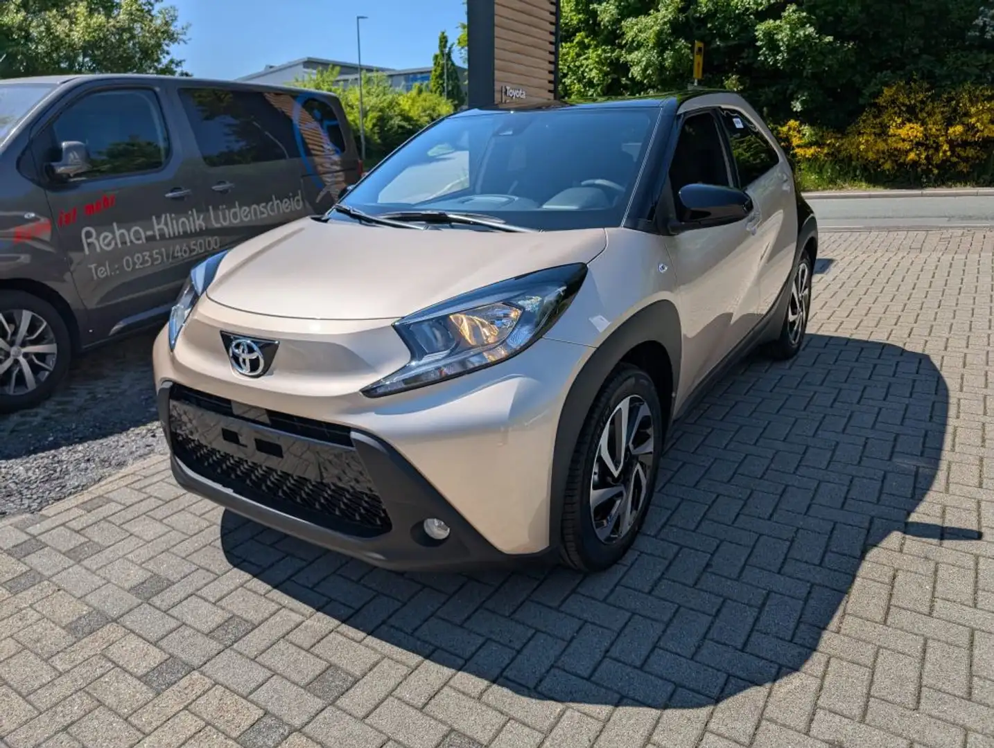 Toyota Aygo X Teamplayer Beige - 2