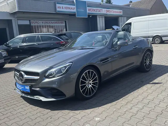 Mercedes-Benz SLC 300 AMG 9G*DISTRO*COMAND*VOLL