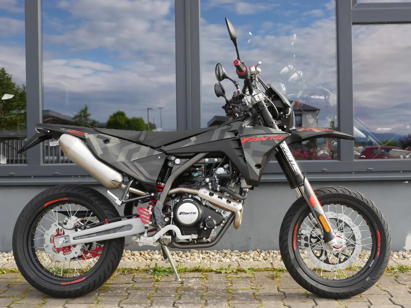 Fantic 125M XMF 125 Motard Performance Camouflage - Limited - 1