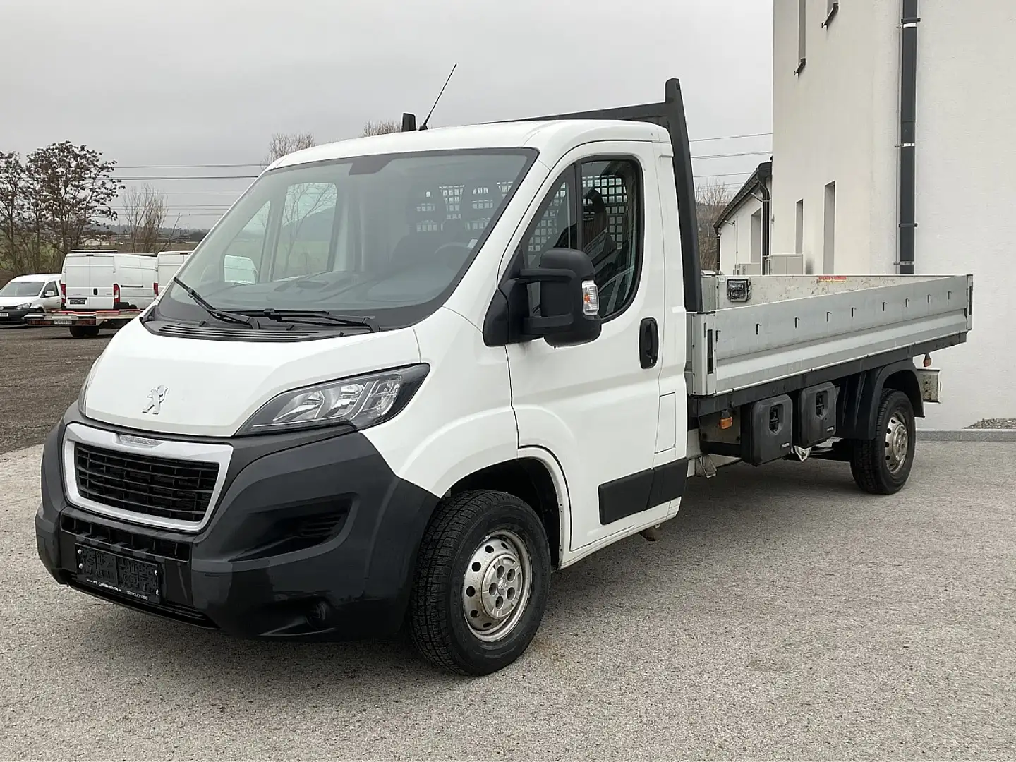 Peugeot Boxer 3300 L3 2,0 BlueHDi 130 Euro6 Weiß - 1