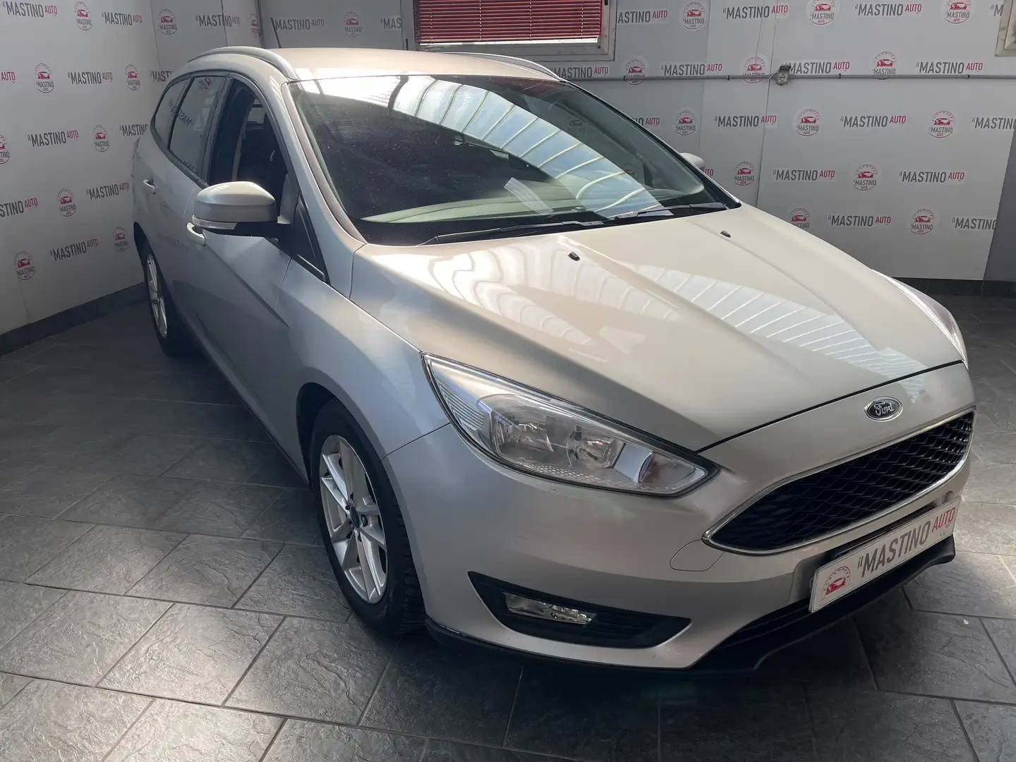 Ford Focus Focus SW 1.5 tdci Business s Silber - 1
