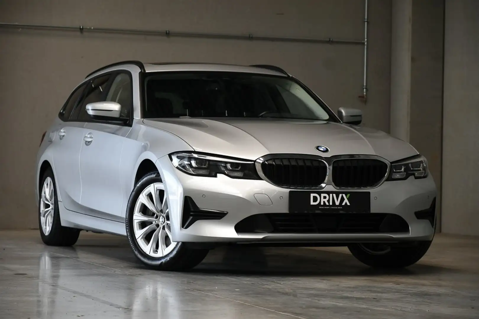 BMW 330 330e Touring l Pano Dak l - 1