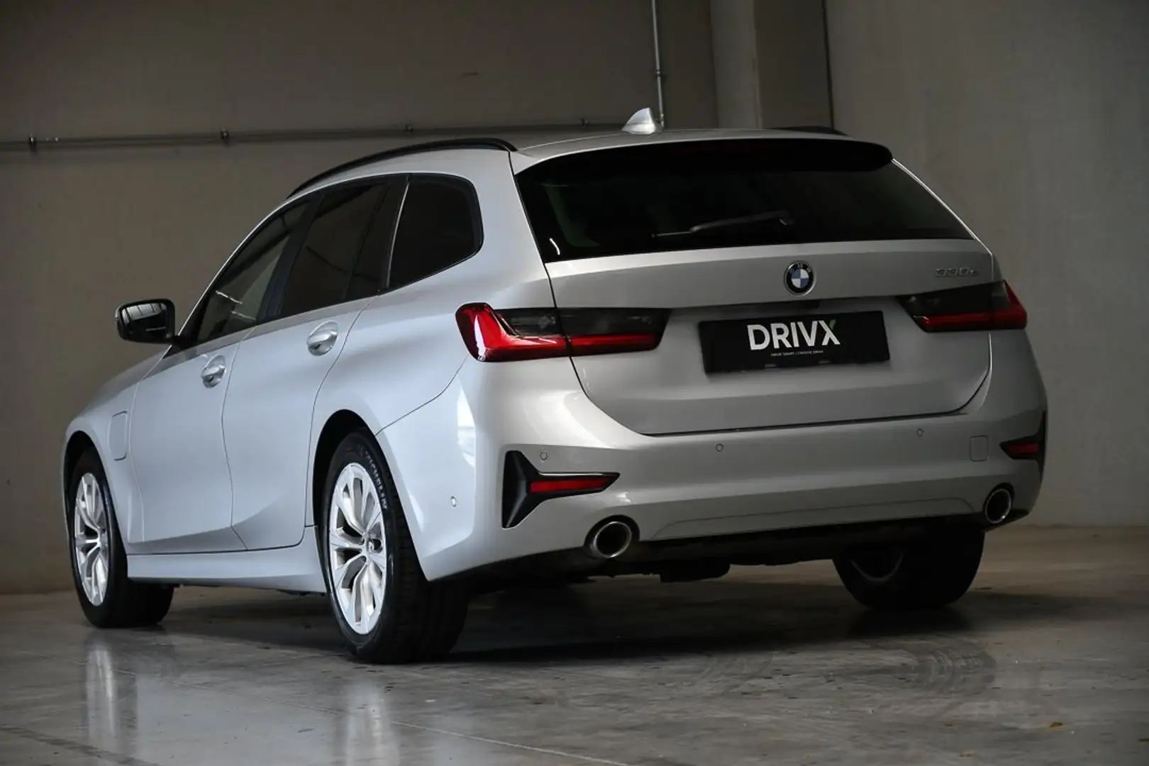BMW 330 330e Touring l Pano Dak l - 2