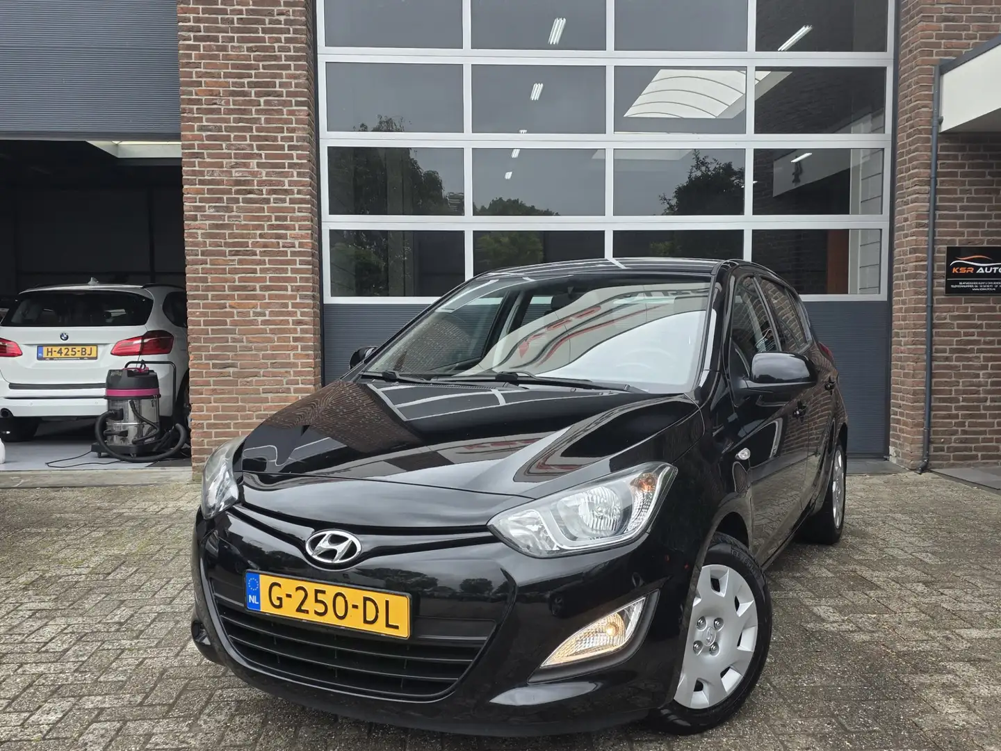 Hyundai i20 1.2i i-Motion|Airco|Stoelverwarming|Apk|5drs Zwart - 1