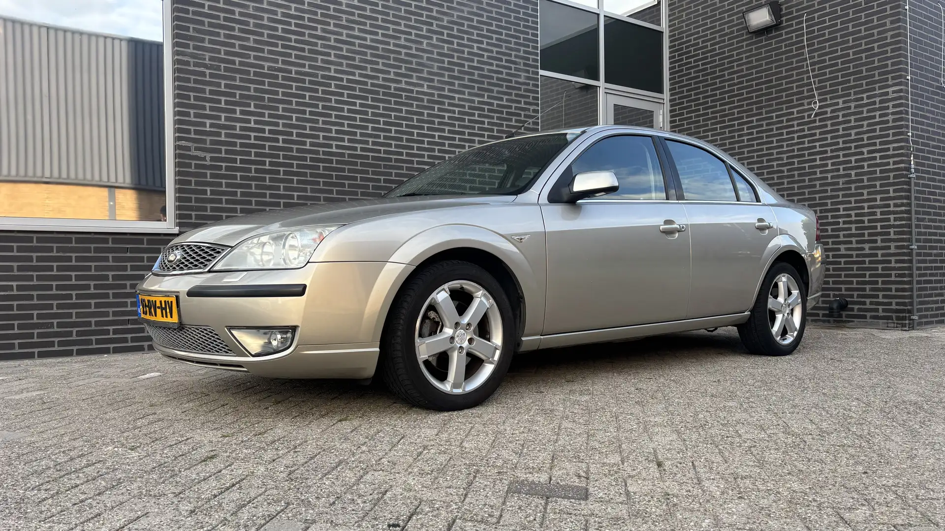 Ford Mondeo 2.0 Ghia X Beige - 1