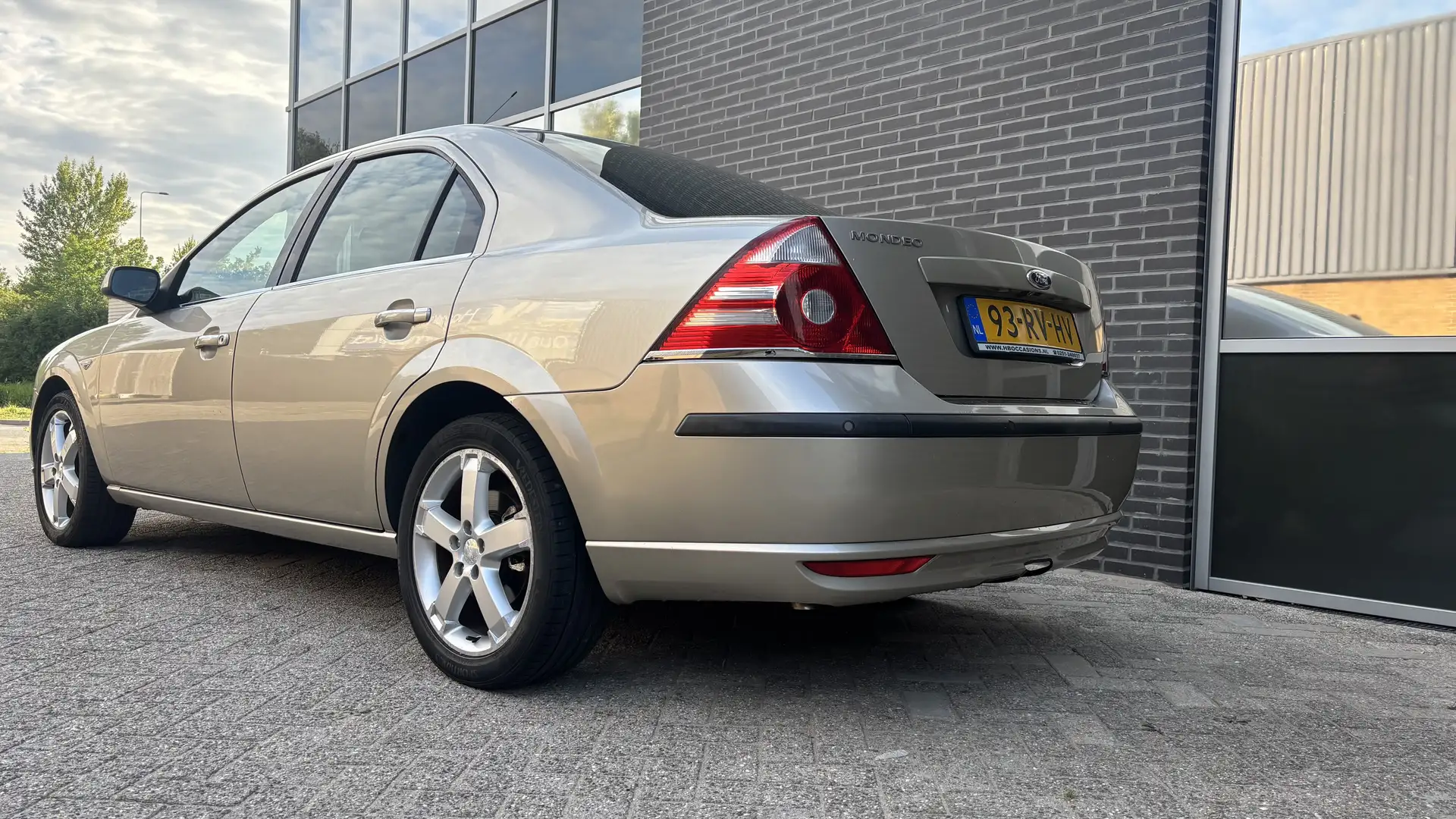 Ford Mondeo 2.0 Ghia X Beige - 1