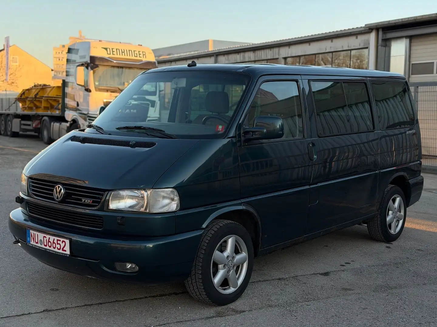 Volkswagen T4 Multivan 2.5 TDI 151ps Generation Navi Climat Grün - 1