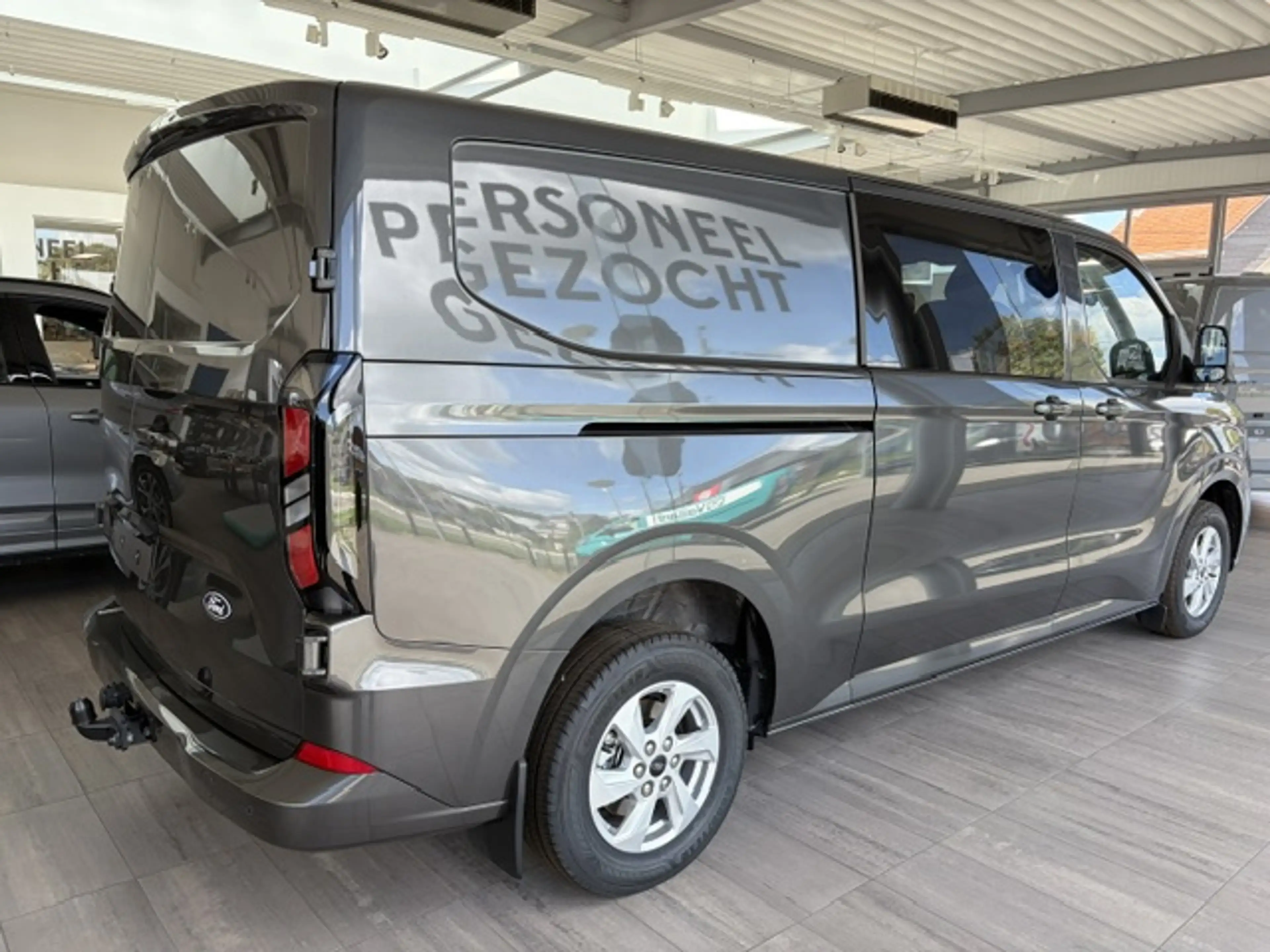 Ford Transit Custom 2.0 TDCi L2H1 Limited 170pk Multi-use 5pl — photo 2