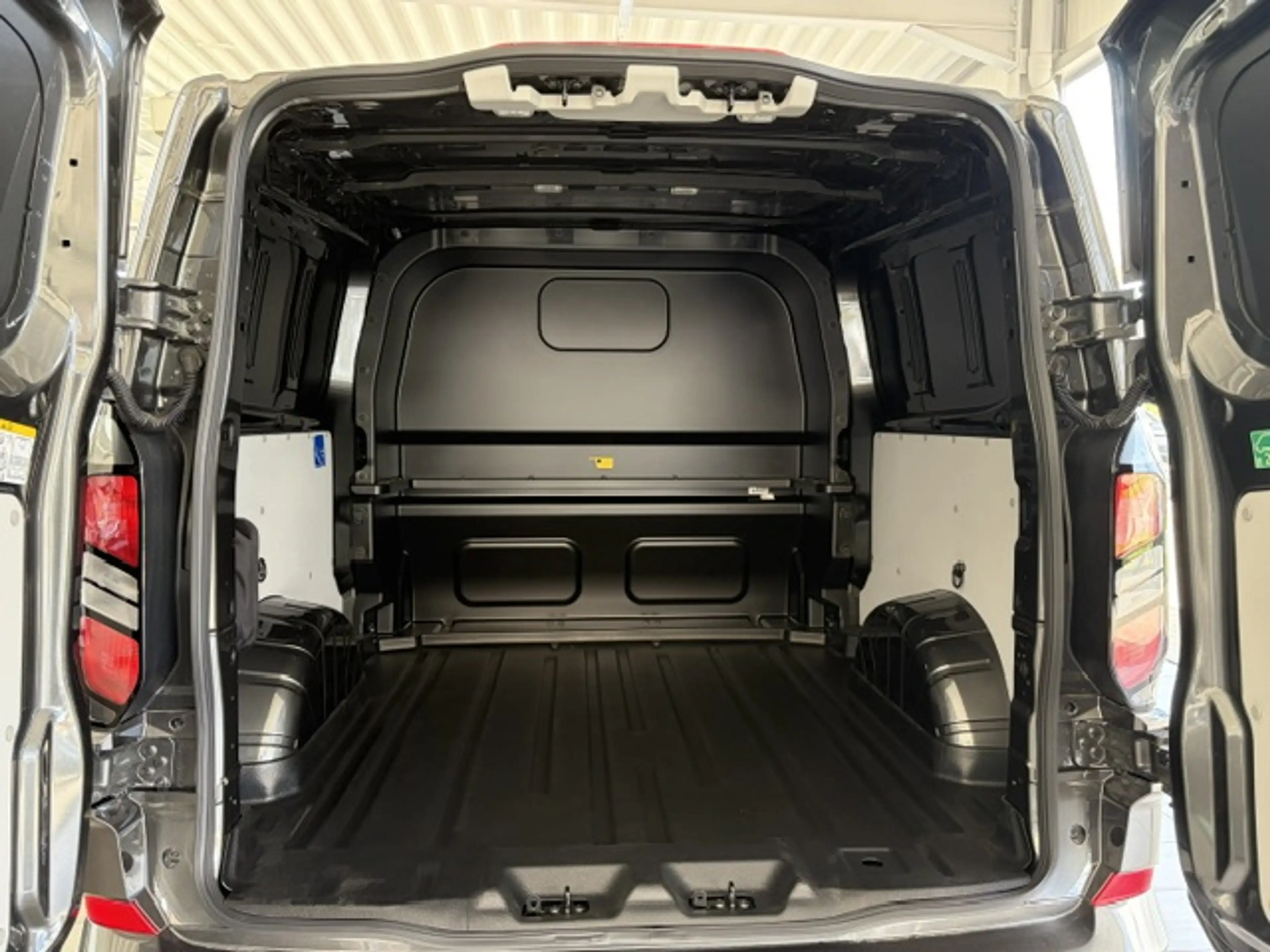 Ford Transit Custom 2.0 TDCi L2H1 Limited 170pk Multi-use 5pl — photo 13