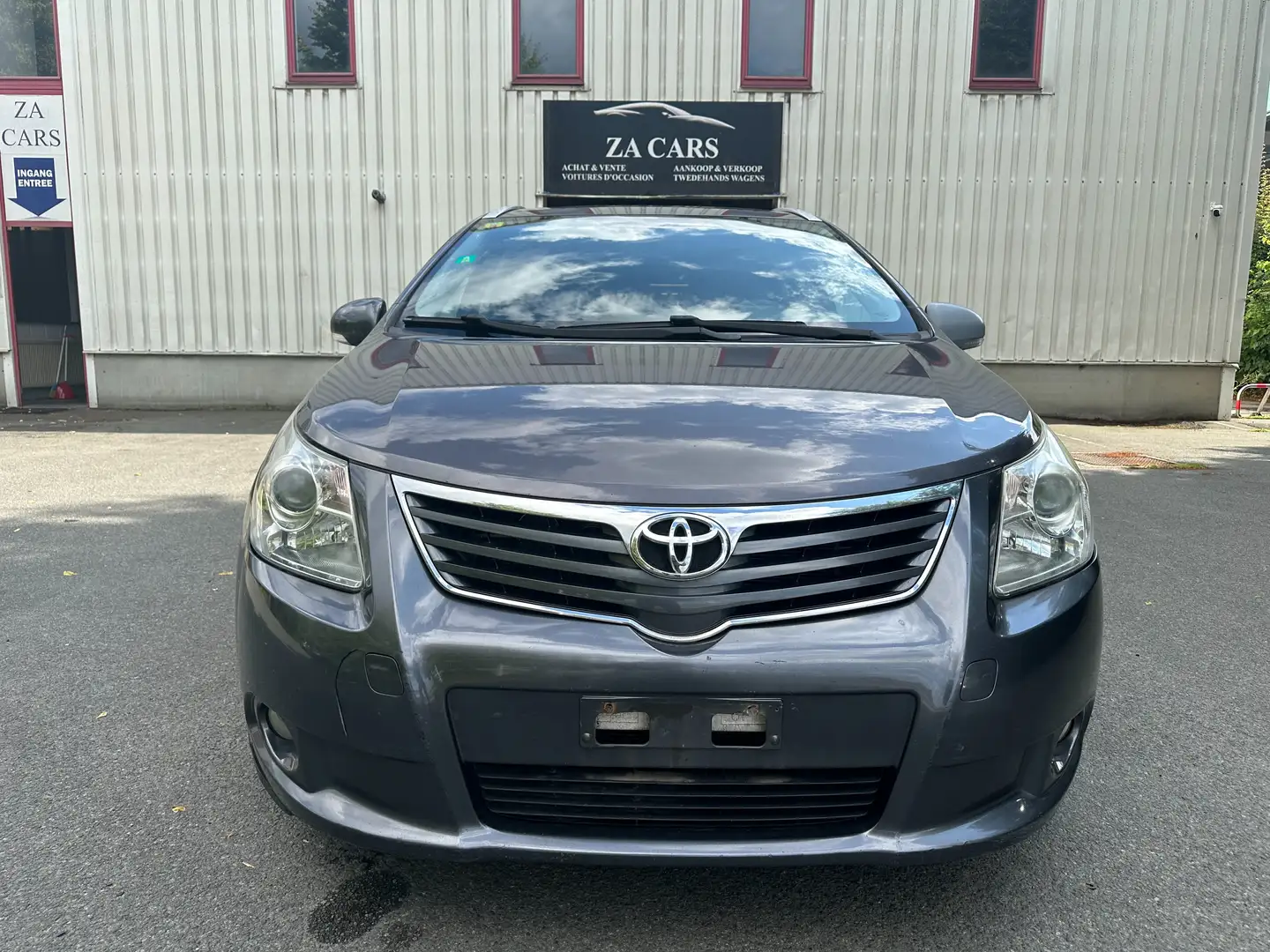 Toyota Avensis Avensis SW 2.0 D-4D Executive II DPF Gris - 2