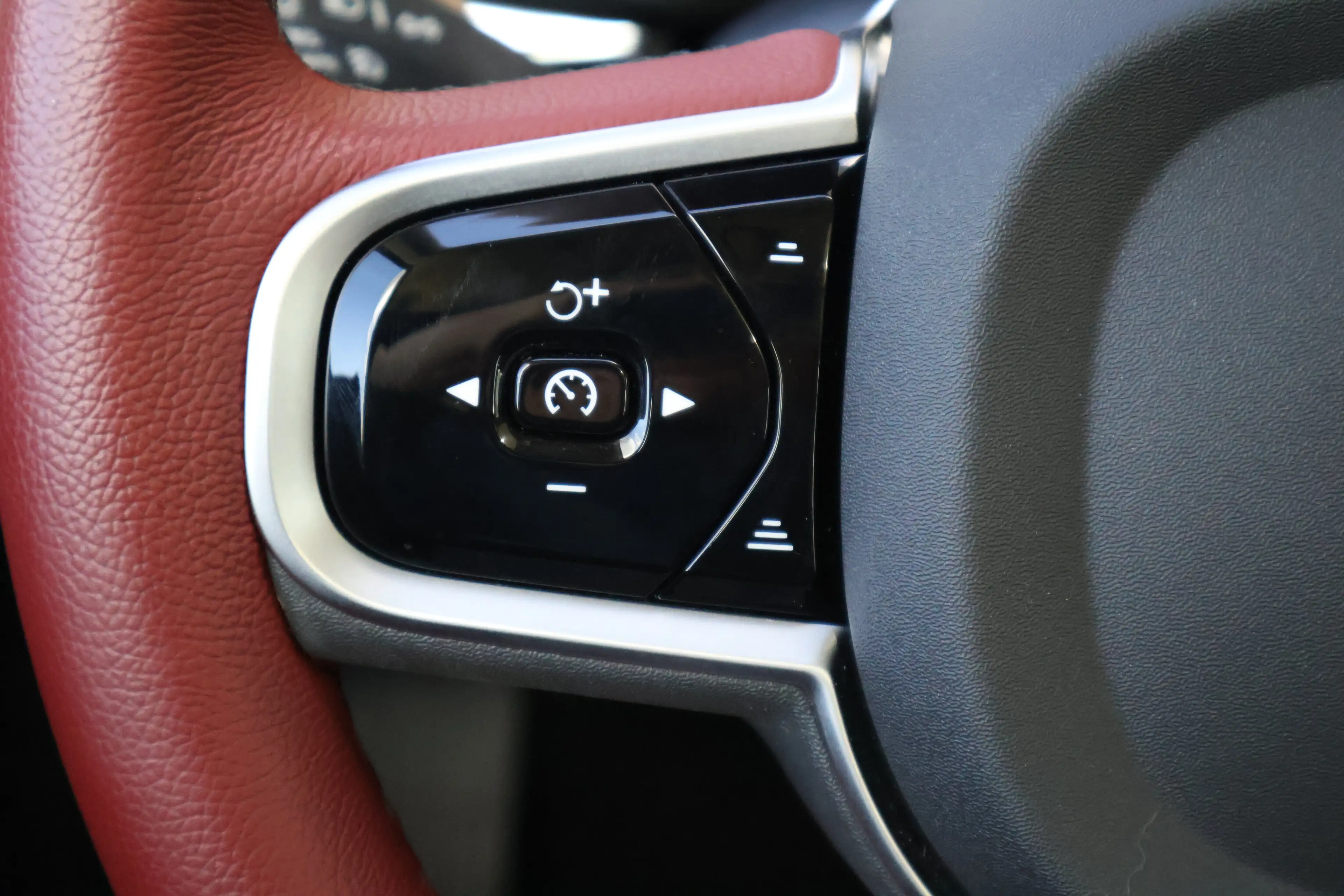 Volvo XC60 T8 Ultra | Rood Leder! | B&W | Luchtvering | Pano — photo 34