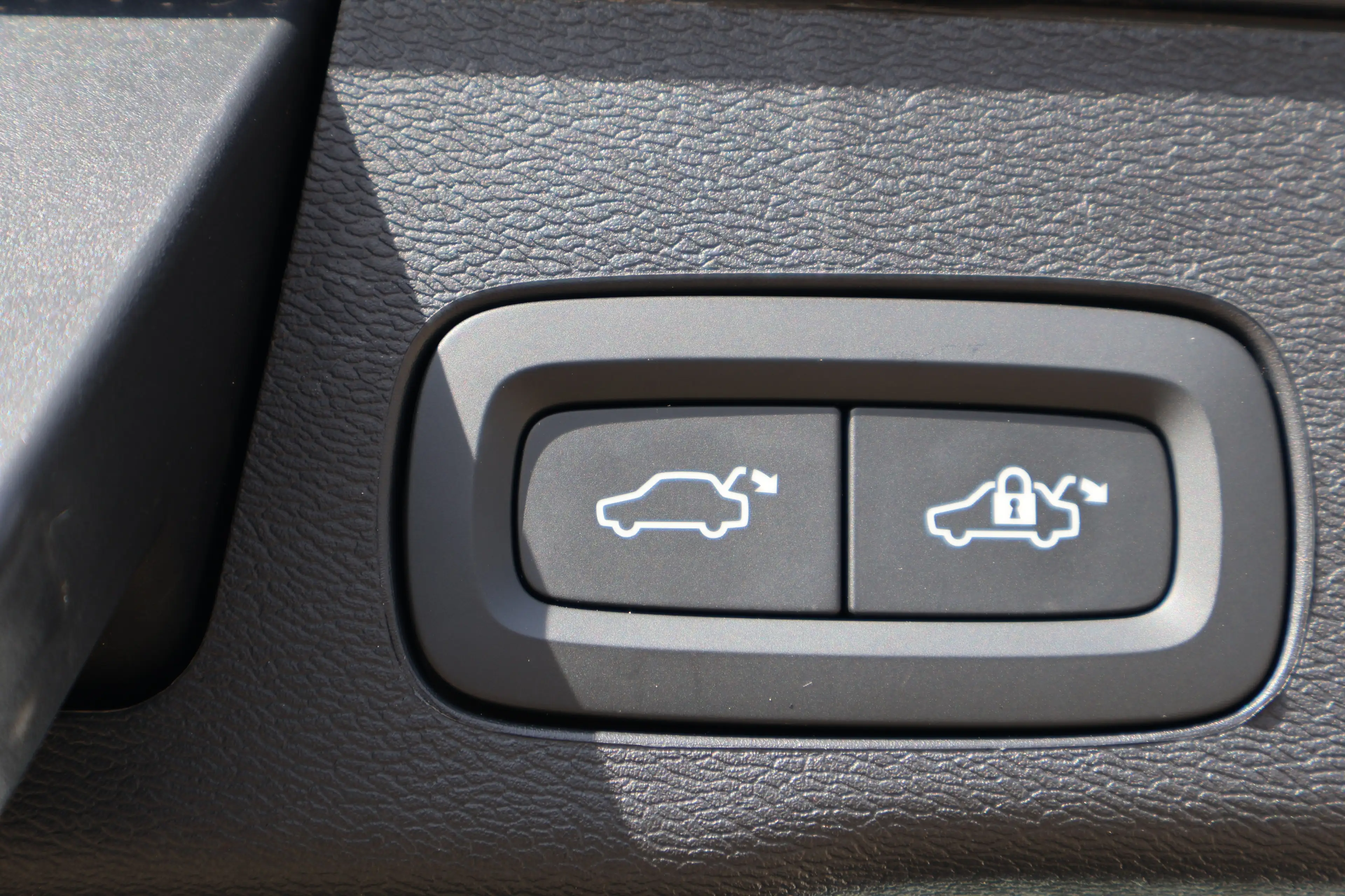 Volvo XC60 T8 Ultra | Rood Leder! | B&W | Luchtvering | Pano — photo 16