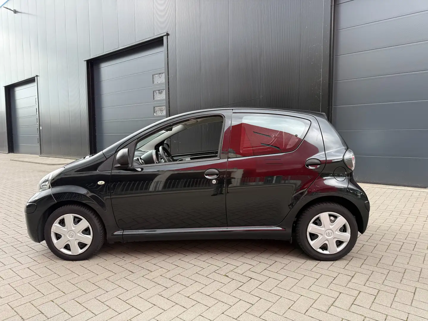 Toyota Aygo Aygo 1.0-12V Now Airco 5-DRS  N.A.P Zwart - 2