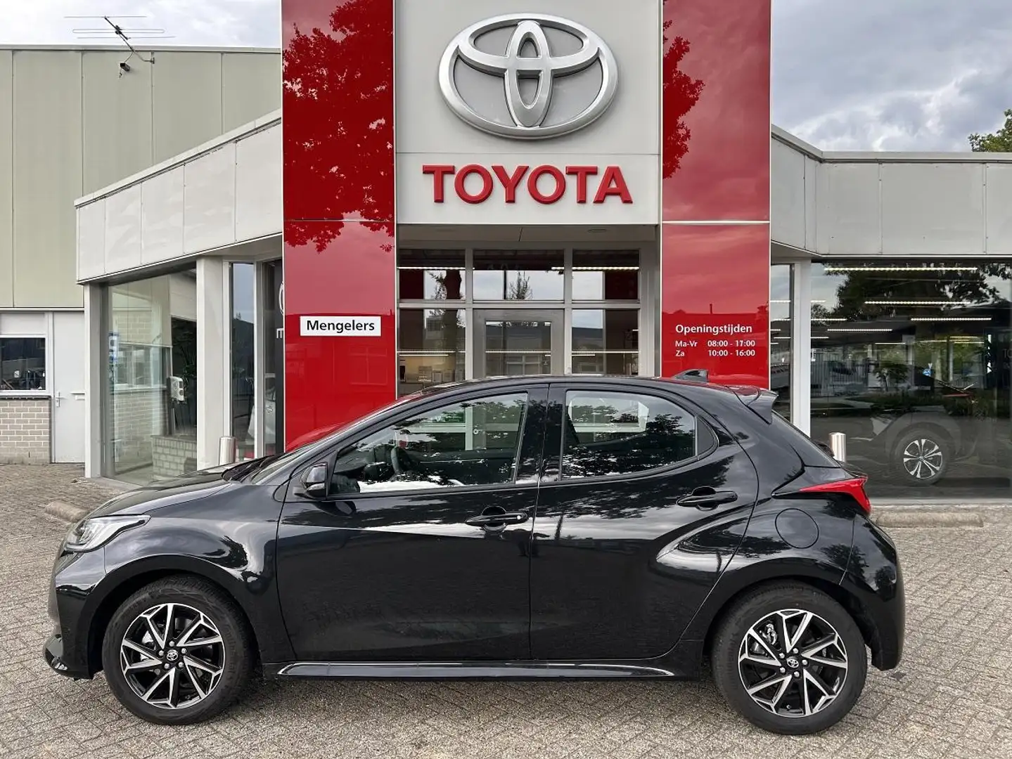 Toyota Yaris 1.5 Hybrid Dynamic | Rijklaar l Apple Carplay l NL Zwart - 2