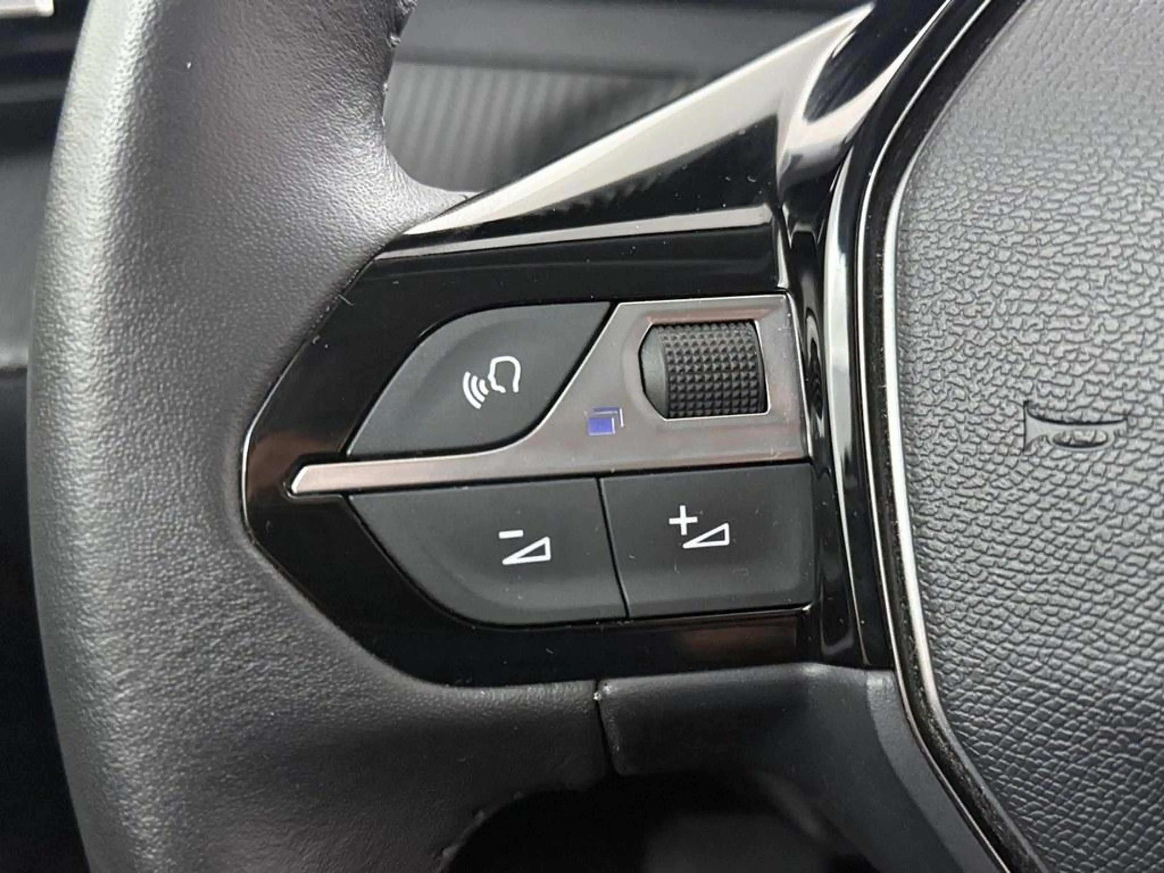 Peugeot e-2008 EV Allure 50 kWh 92% Winterpakket/Nav/Camera — photo 9