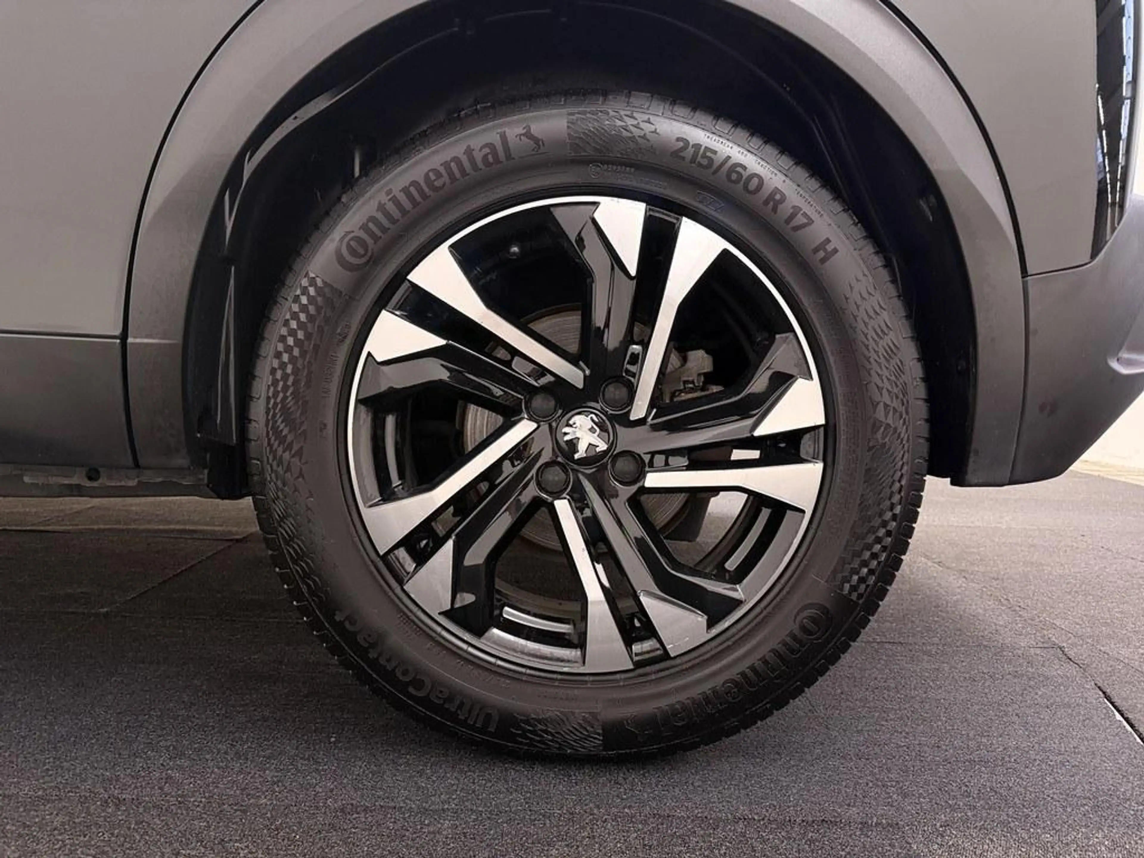 Peugeot e-2008 EV Allure 50 kWh 92% Winterpakket/Nav/Camera — photo 7