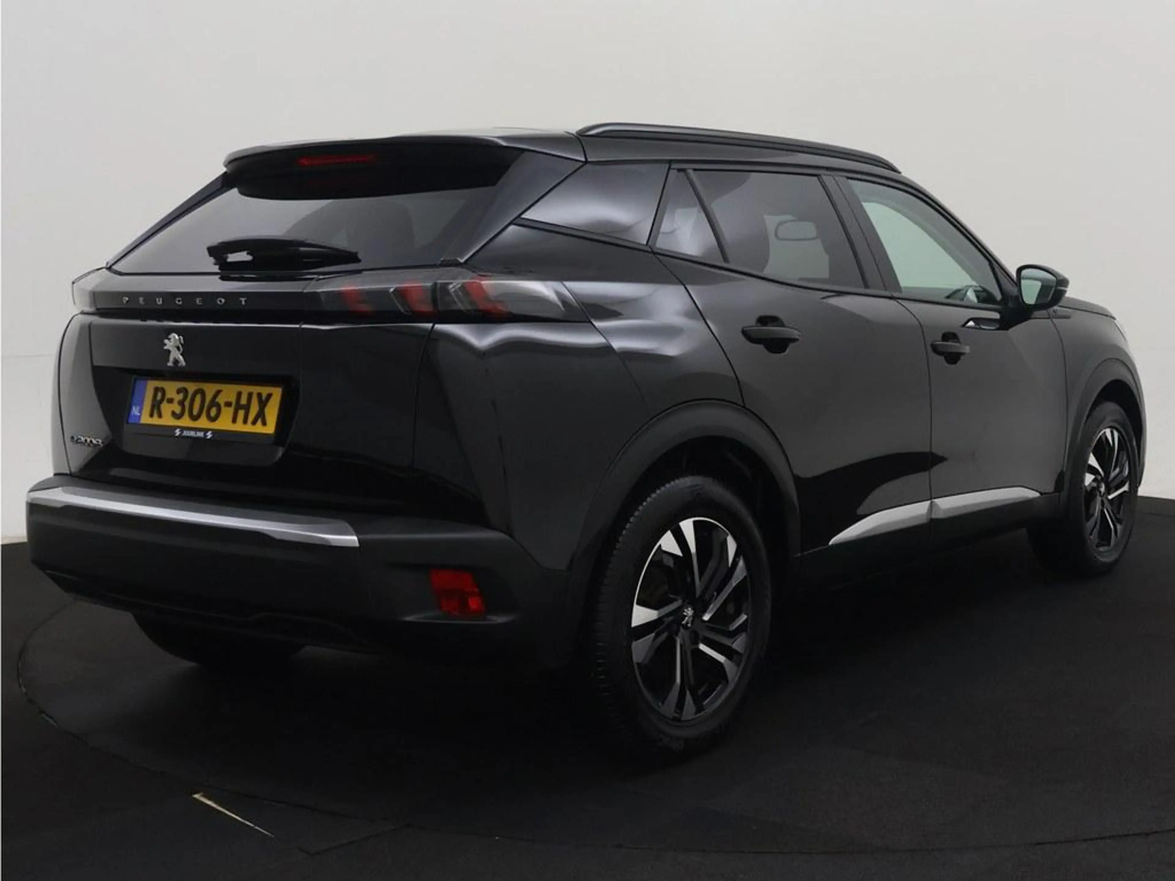 Peugeot e-2008 EV Allure 50 kWh 92% Winterpakket/Nav/Camera — photo 2