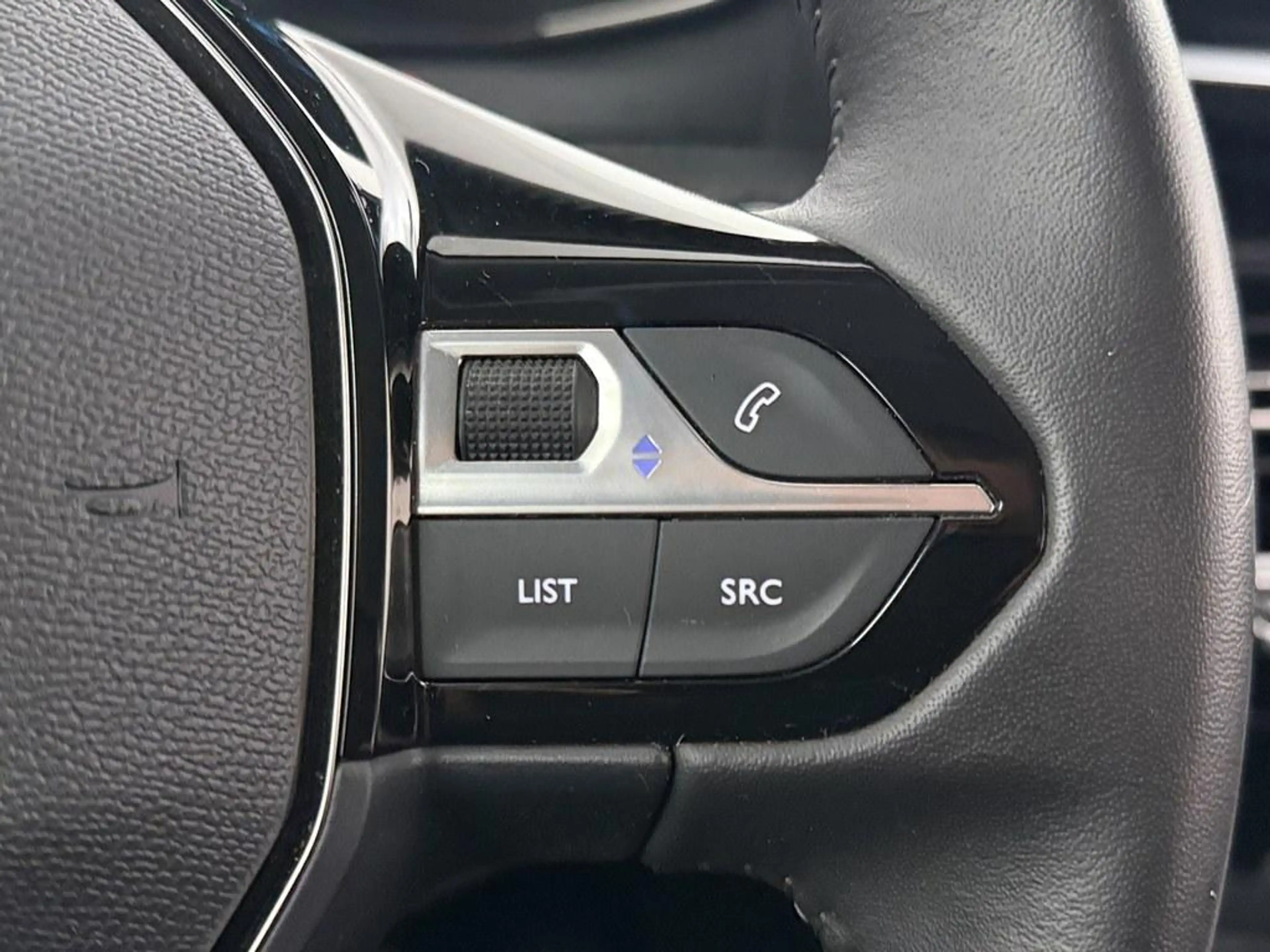 Peugeot e-2008 EV Allure 50 kWh 92% Winterpakket/Nav/Camera — photo 10