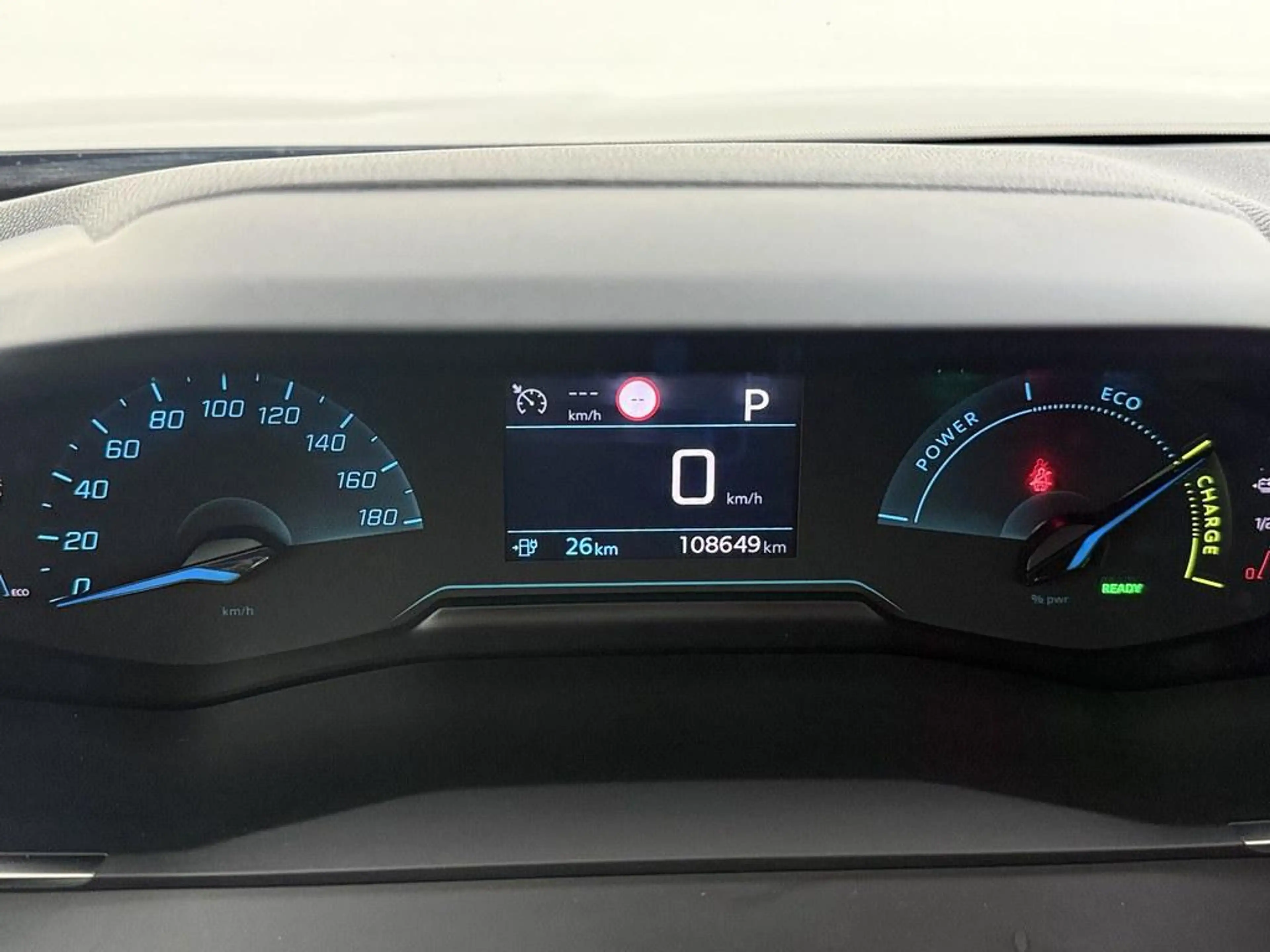 Peugeot e-2008 EV Allure 50 kWh 92% Winterpakket/Nav/Camera — photo 12