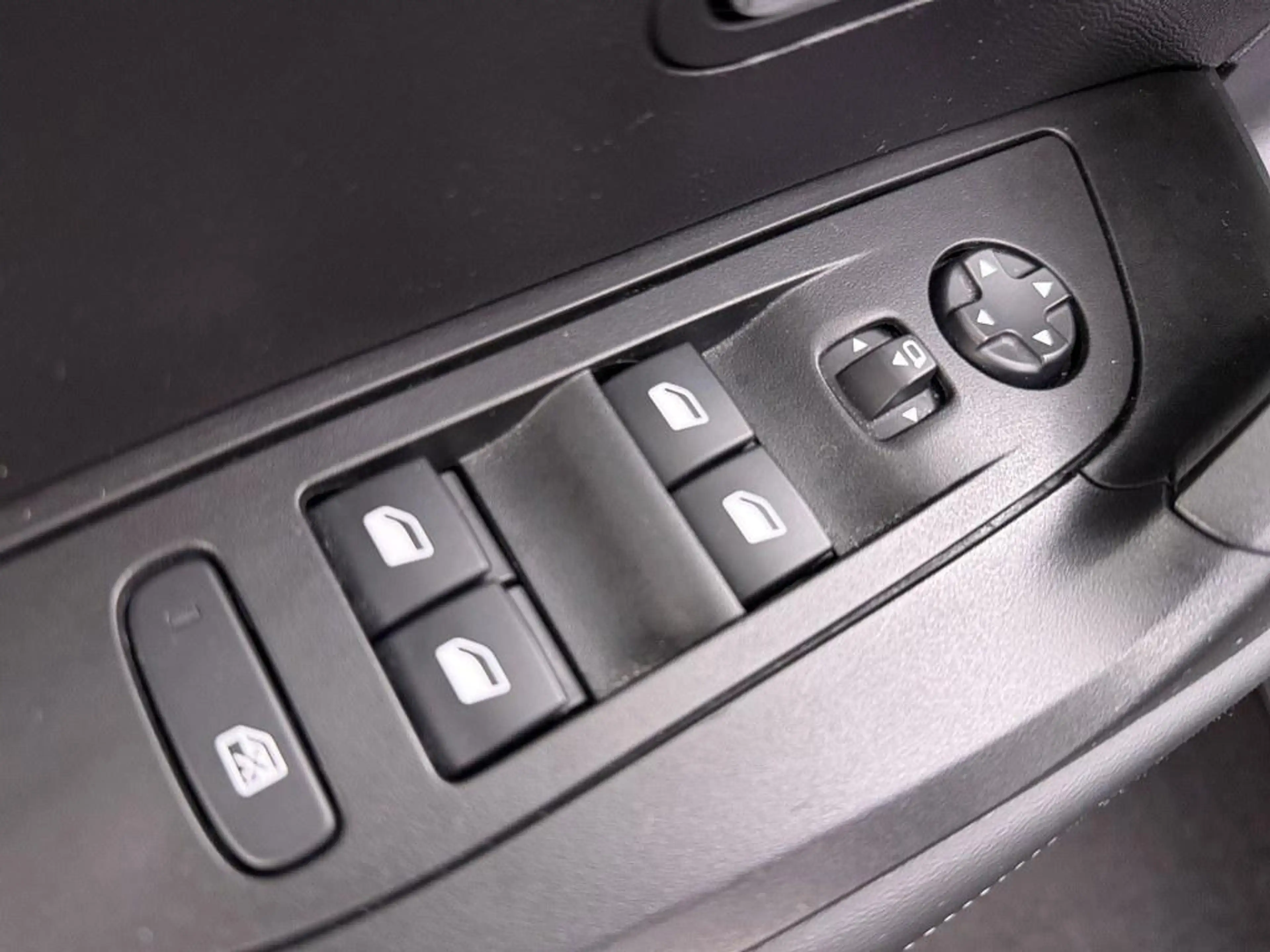 Peugeot e-2008 EV Allure 50 kWh 92% Winterpakket/Nav/Camera — photo 8