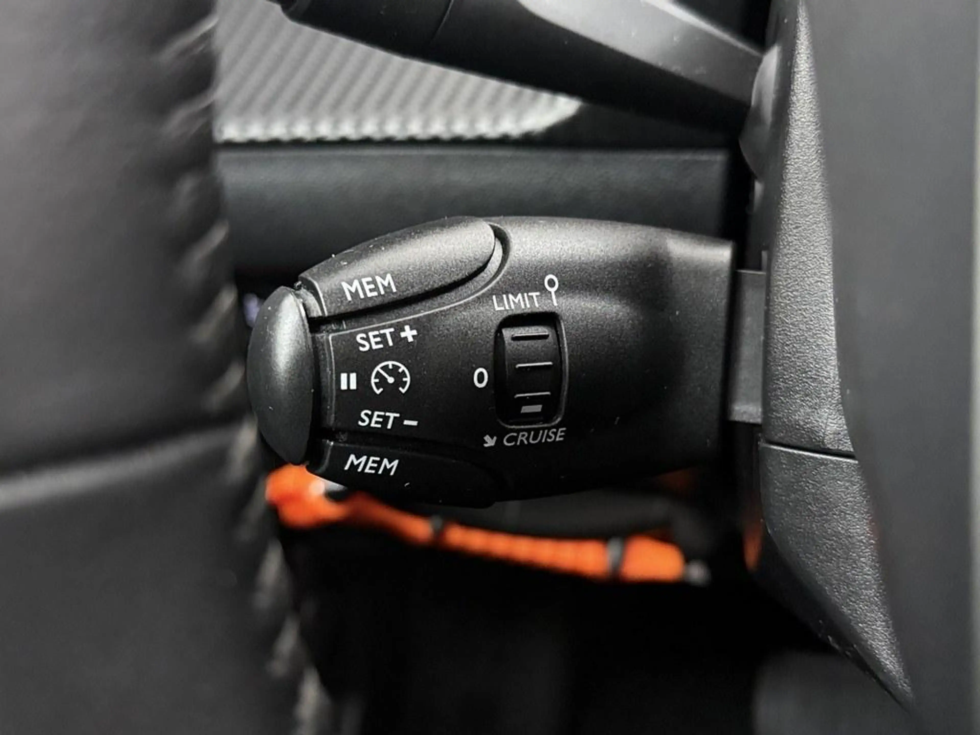 Peugeot e-2008 EV Allure 50 kWh 92% Winterpakket/Nav/Camera — photo 11