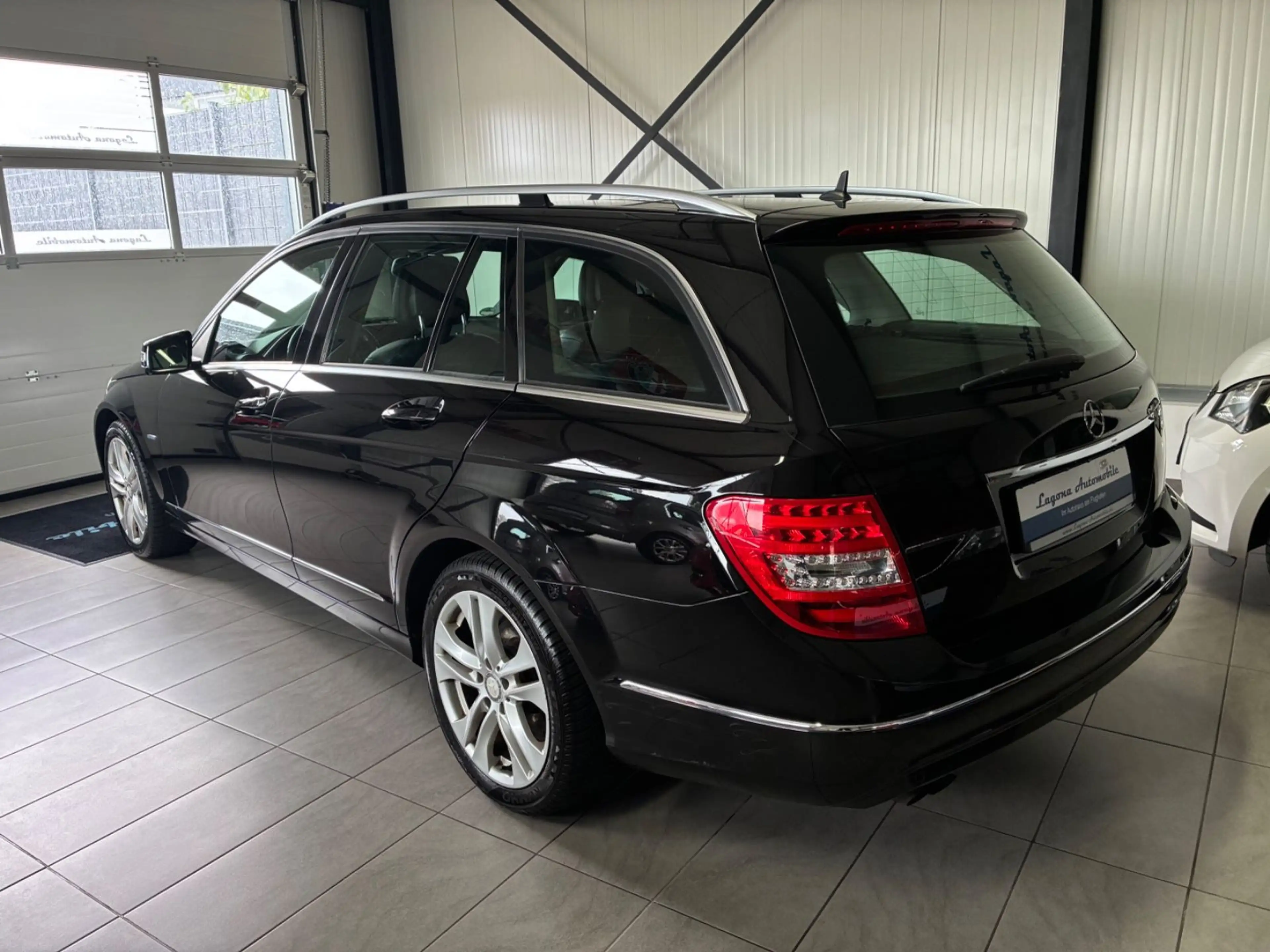 Mercedes-Benz C 180 CGI BlueEfficiency Avantgarde *HU NEU* — photo 4