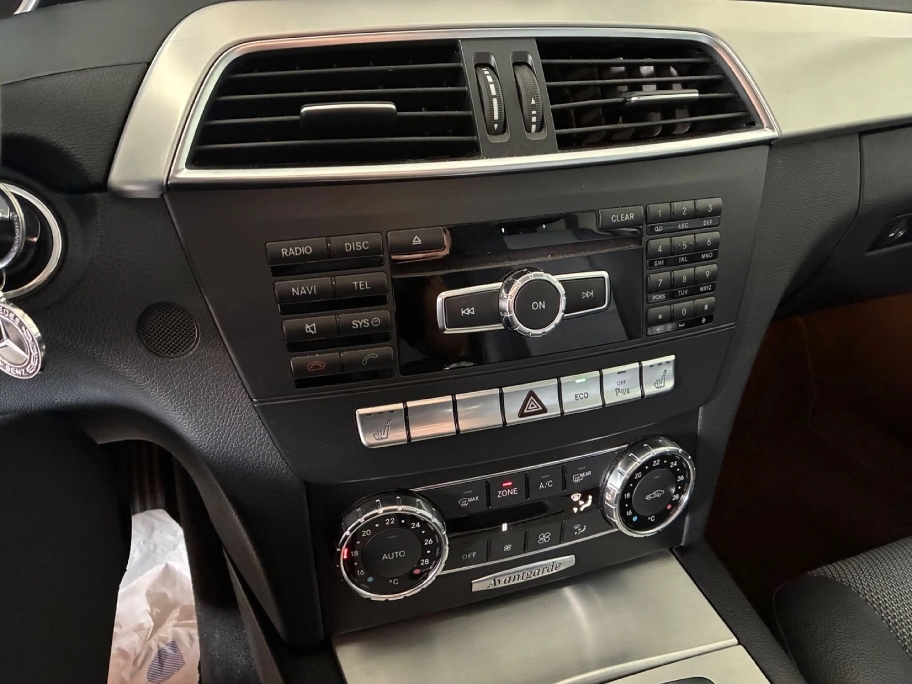 Mercedes-Benz C 180 CGI BlueEfficiency Avantgarde *HU NEU* — photo 12