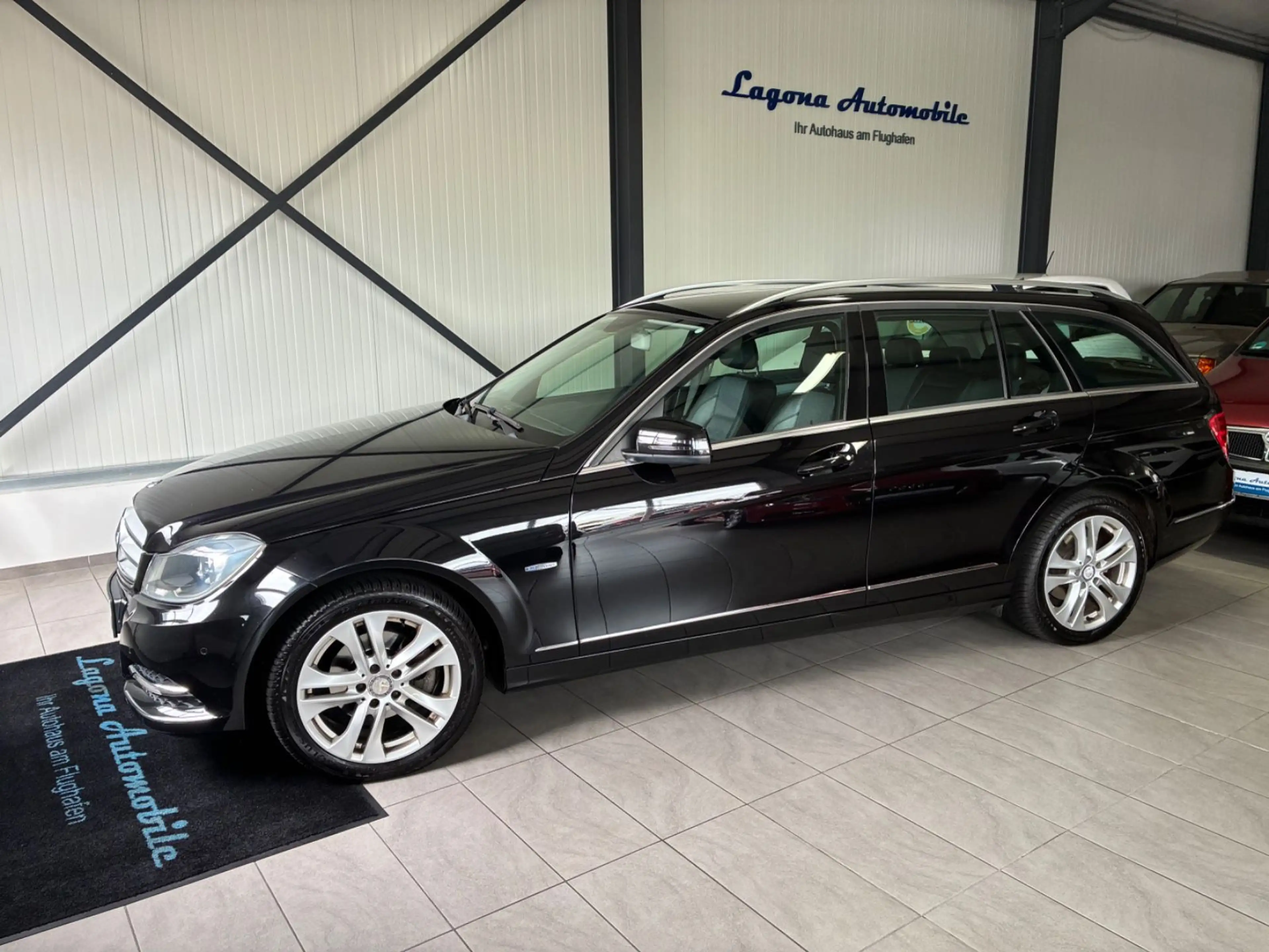 Mercedes-Benz C 180 CGI BlueEfficiency Avantgarde *HU NEU* — photo 3