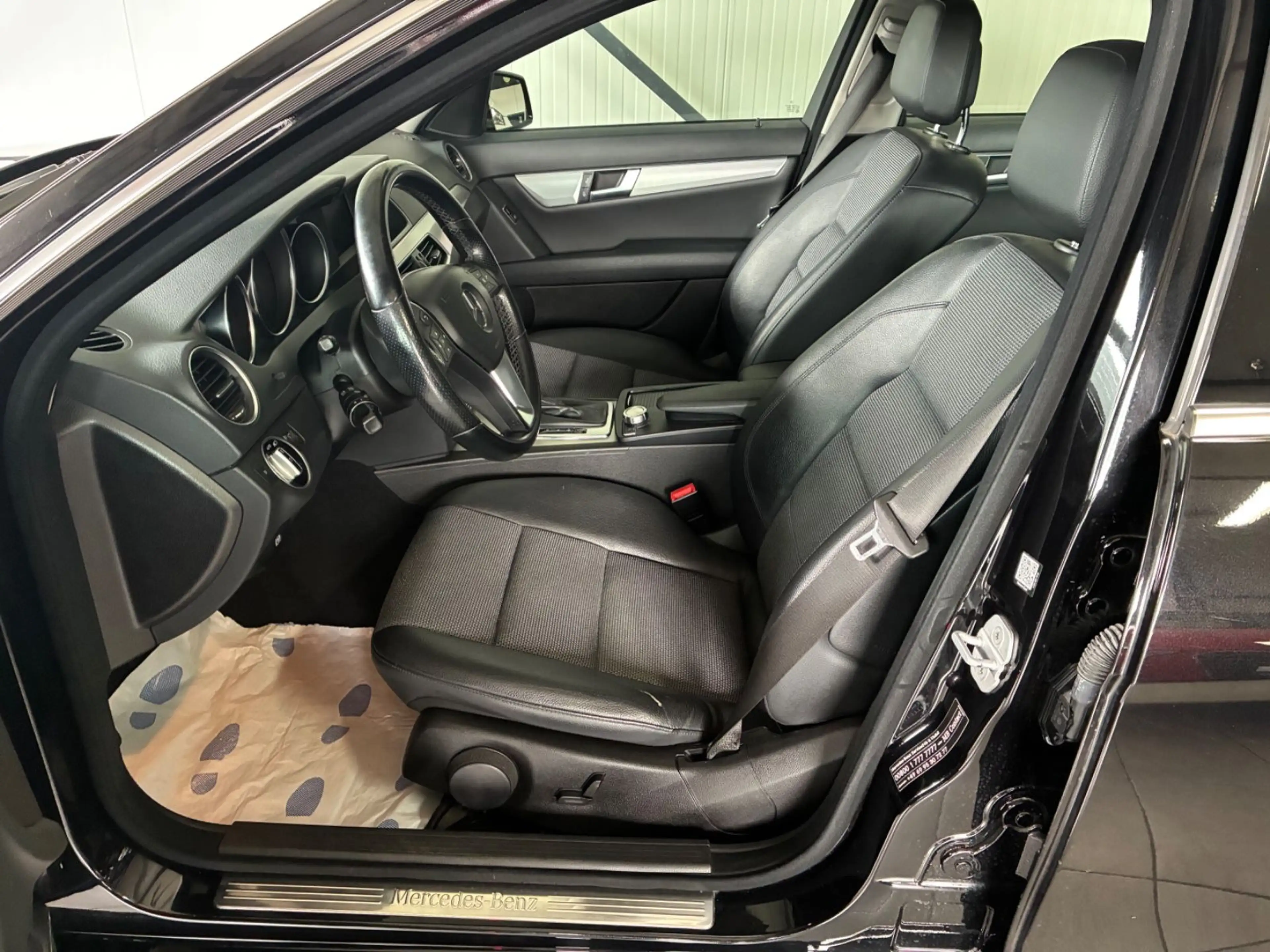 Mercedes-Benz C 180 CGI BlueEfficiency Avantgarde *HU NEU* — photo 8