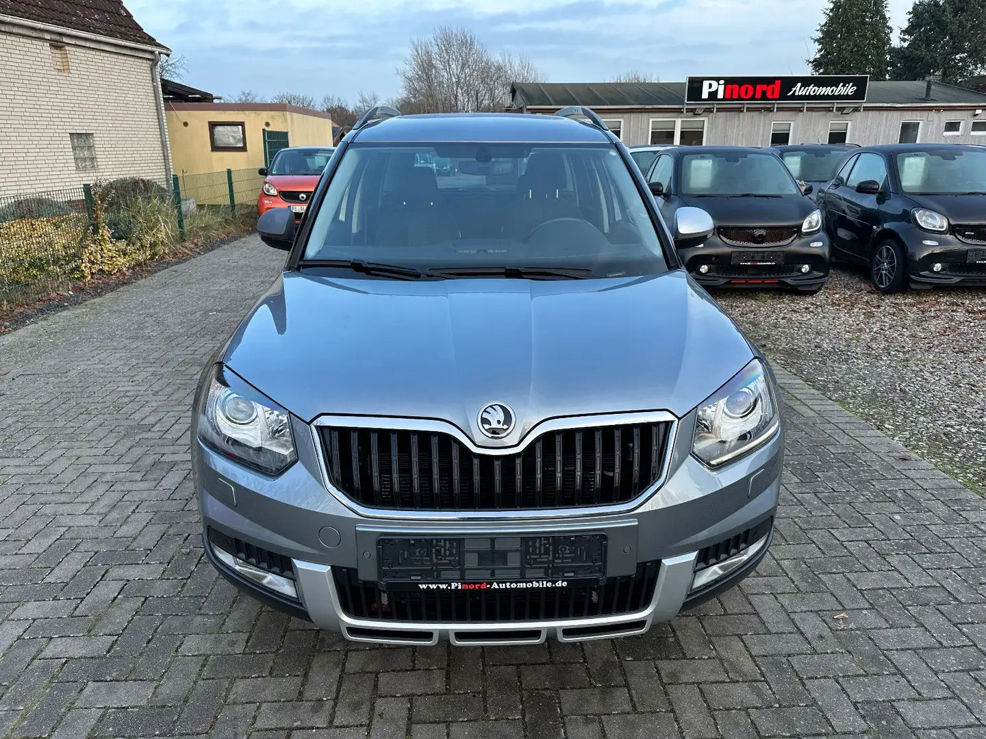 Skoda Yeti Ambition 4x4 XENON-NAVI-AHK-PDC-MFL Gris - 2