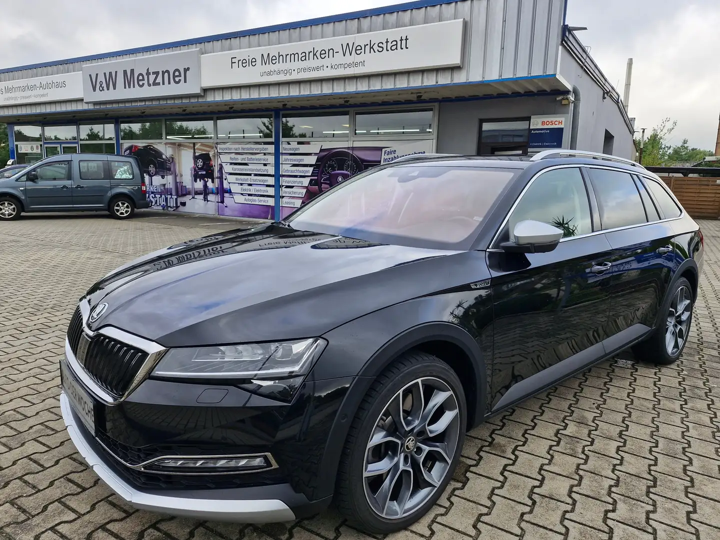 Skoda Superb Scout Final Edition 4x4 mit Platz ohne Ende Schwarz - 1