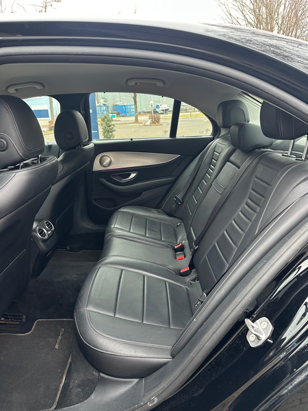 Mercedes-Benz E 400 E 400 4Matic AMG Line — photo 12