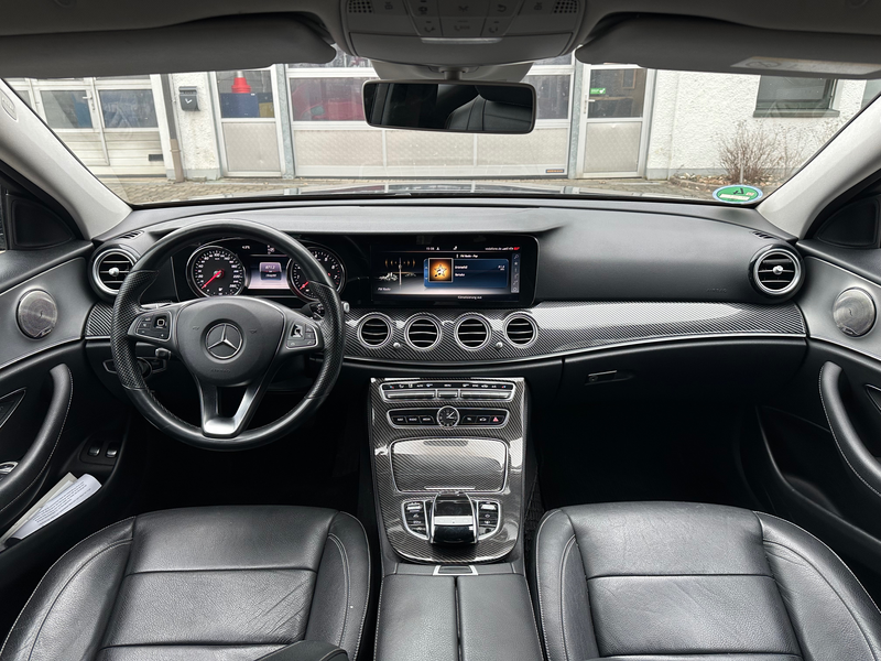 Mercedes-Benz E 400 E 400 4Matic AMG Line — photo 14