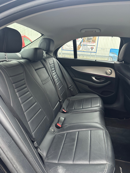 Mercedes-Benz E 400 E 400 4Matic AMG Line — photo 13