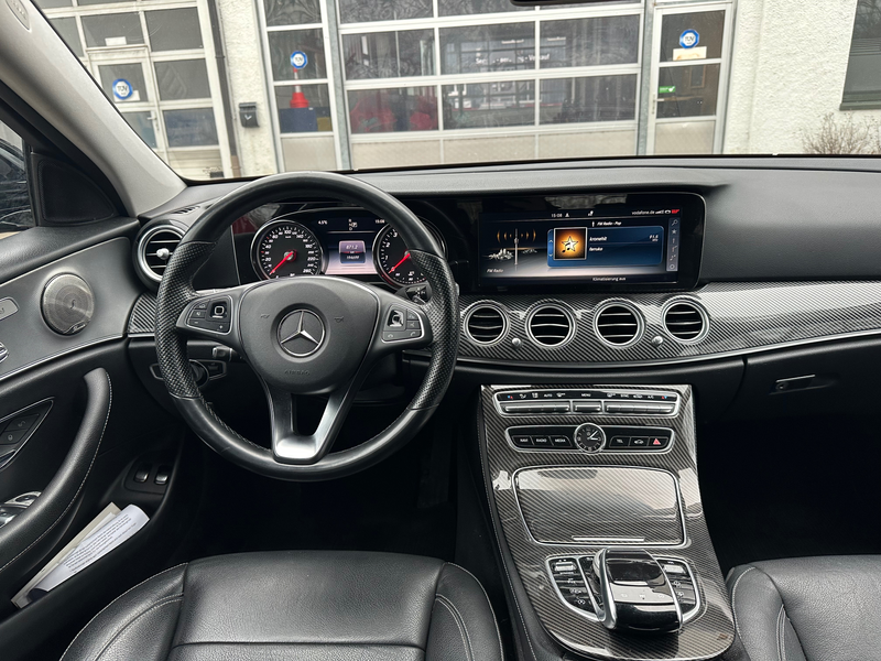 Mercedes-Benz E 400 E 400 4Matic AMG Line — photo 15