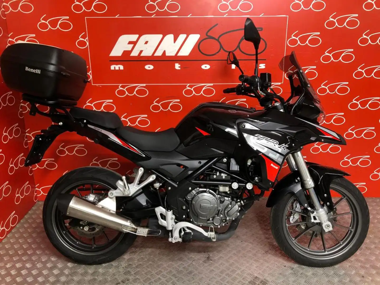 Benelli TRK 251 . Nero - 1